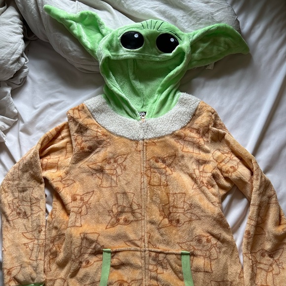 Star Wars XL adult pajama hoodie Grogu baby yoda zip up, elastic ankle and wrist - Picture 2 of 5
